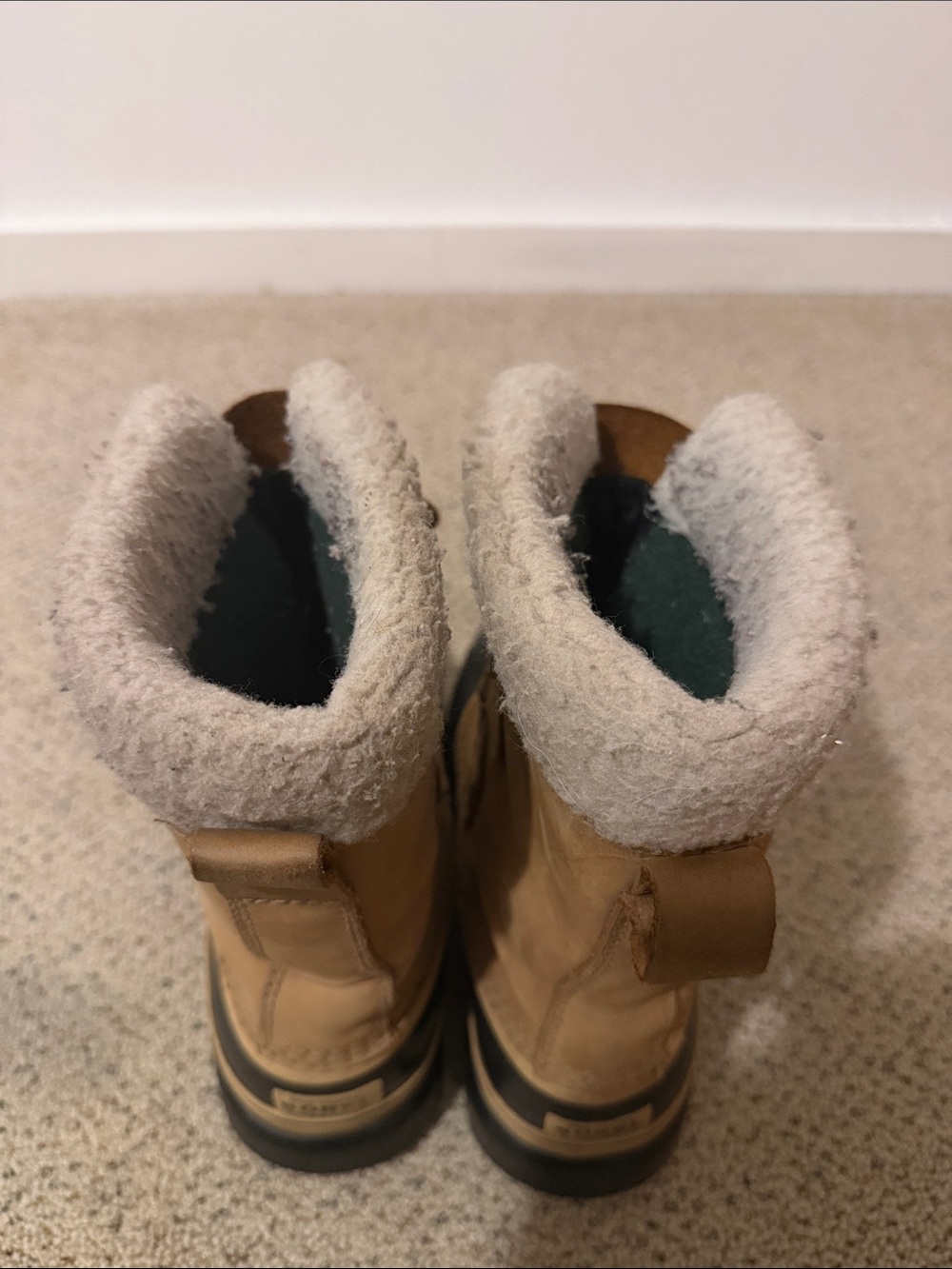 Insulated Sorel Women's Tan and Black Winter Lace-Up Boots with Faux Fur - Picture 5 of 8